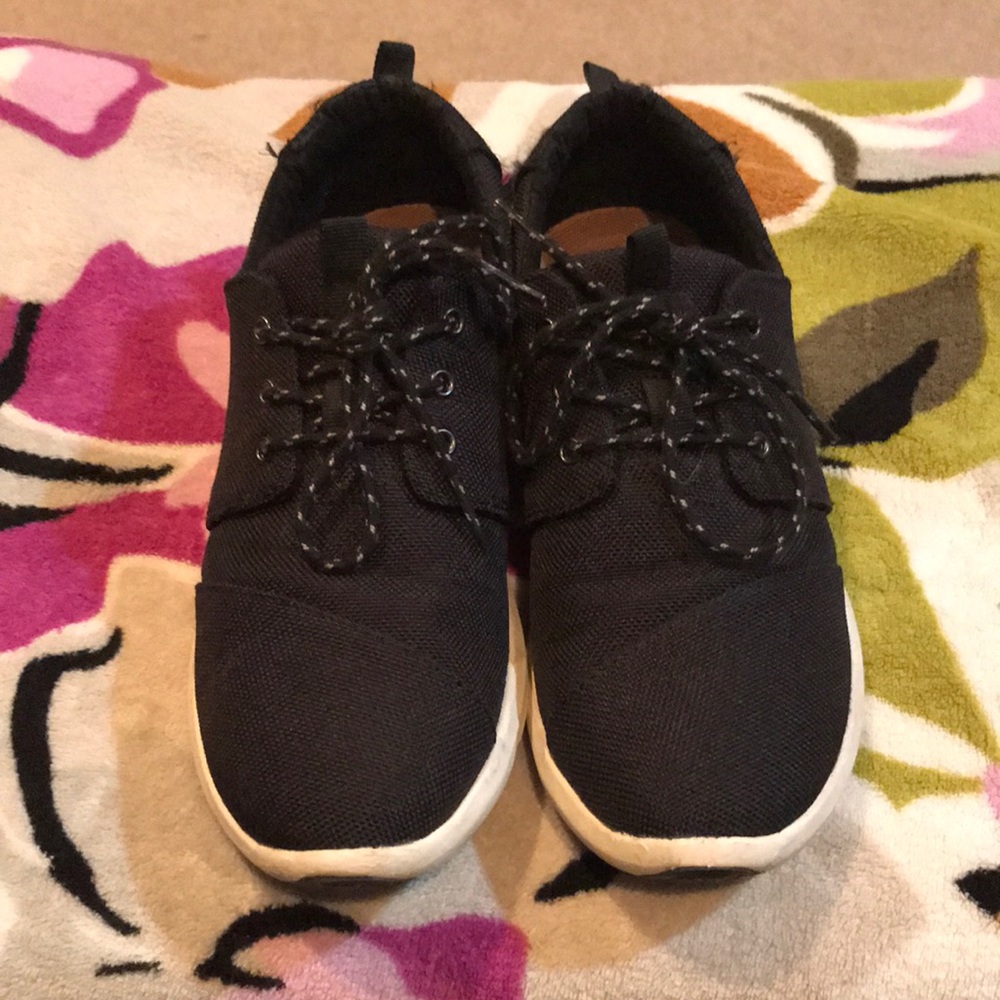 GUC Toms size 7